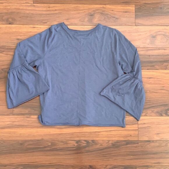 Abercrombie Bell Sleeve Top Size Large - Picture 2 of 4